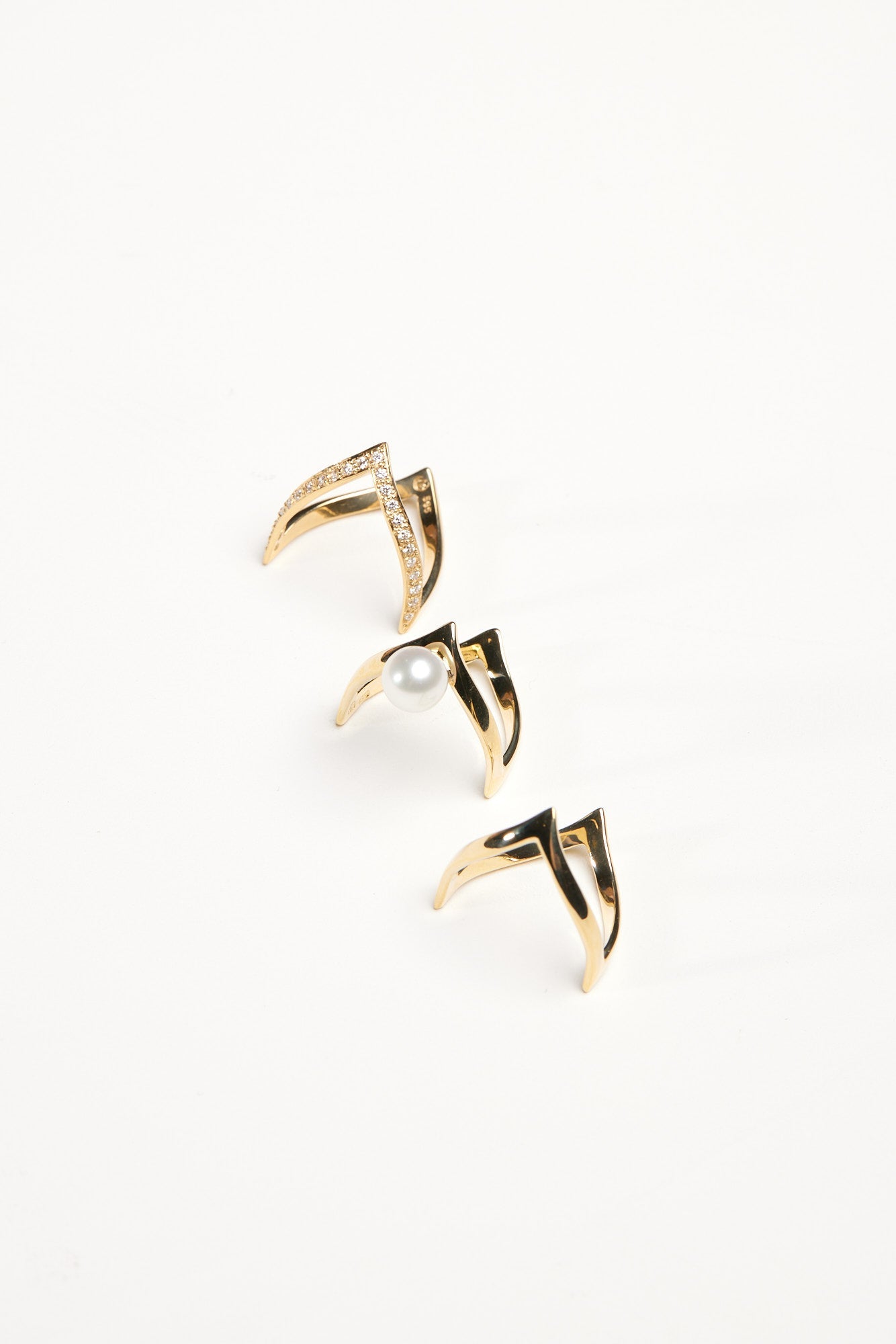 En Pointe Diamond Ring | White Gold
