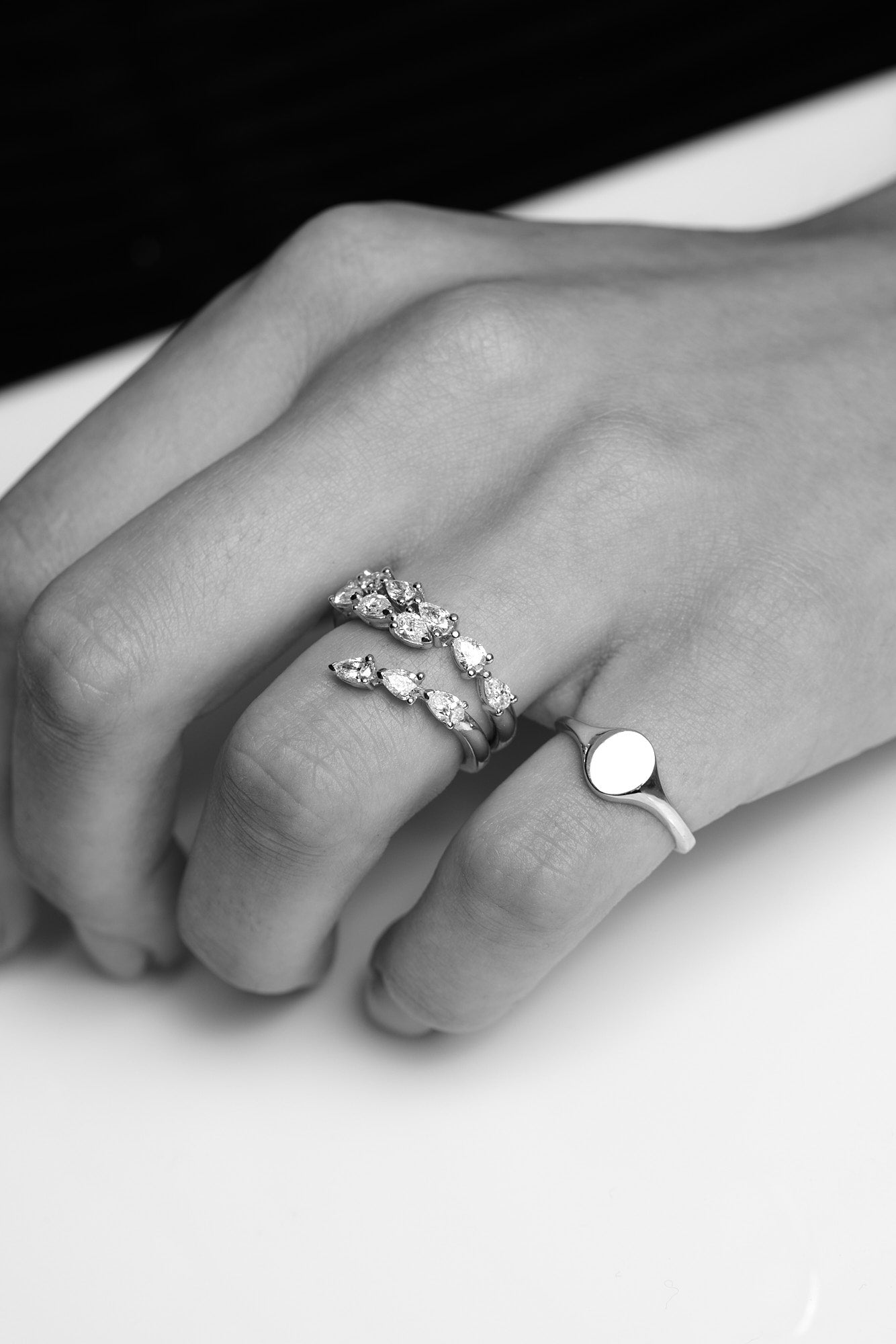 Mini Oval Signet Ring | White Gold