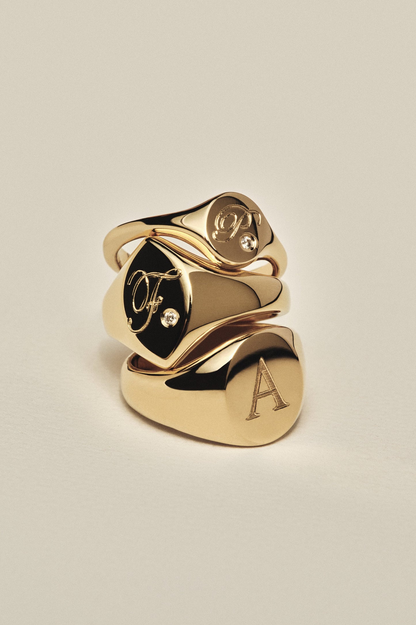 Oval Signet Ring | Yellow Gold