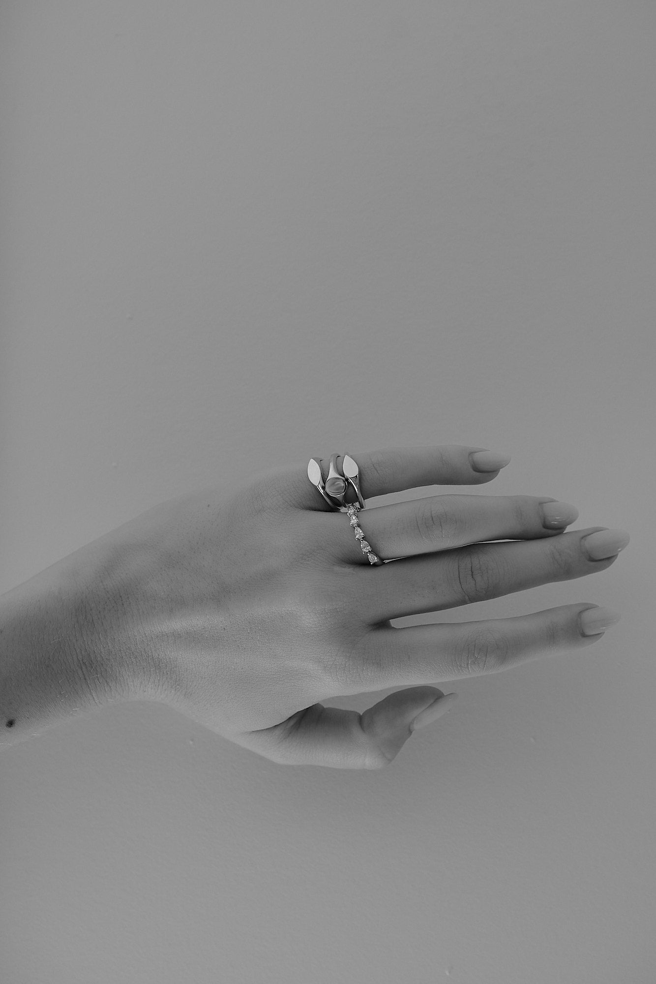 Mini Pear Signet Ring | White Gold