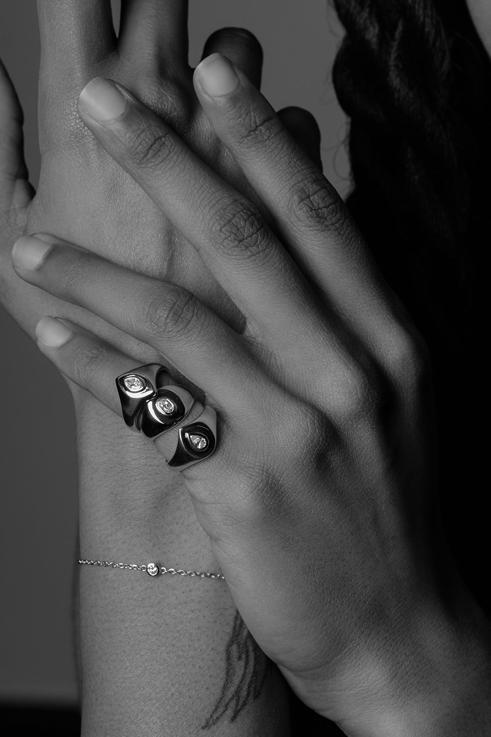 Oval Diamond Signet Ring | White Gold