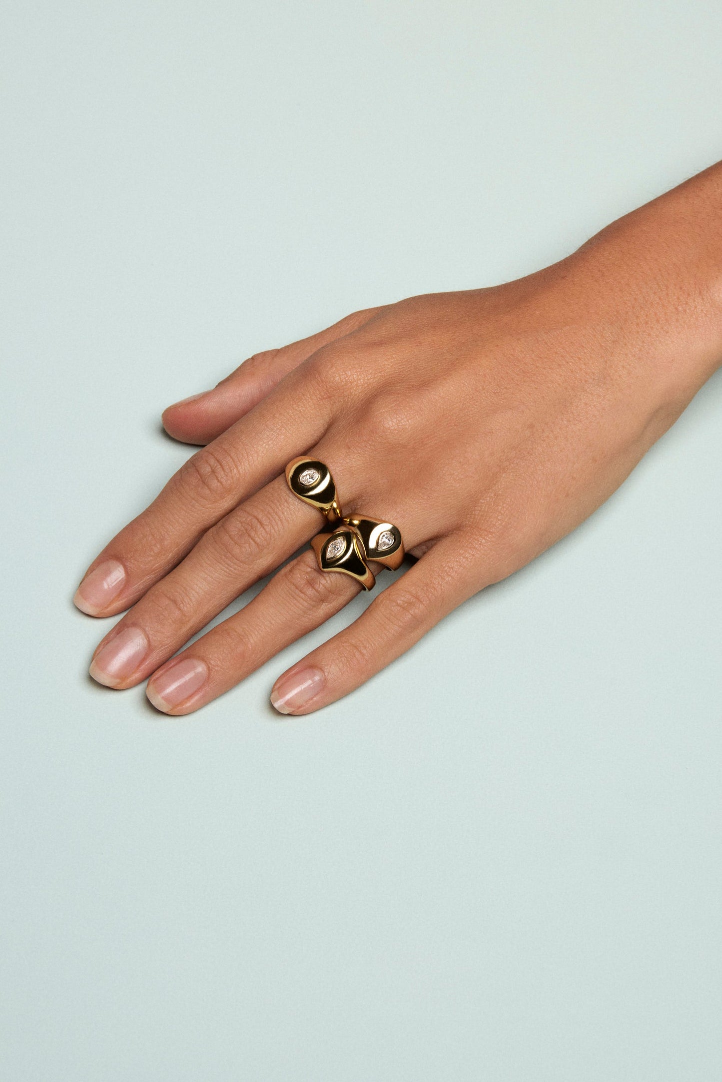 Oval Diamond Signet Ring | White Gold