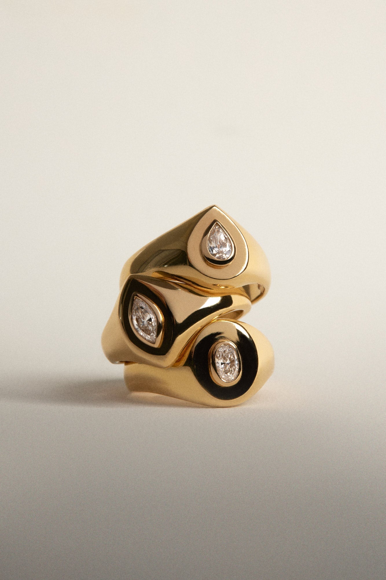 Oval Diamond Signet Ring | White Gold
