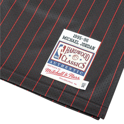 Michael Jordan 95/96 Auth Chi. Bulls Jersey | Pinstriped