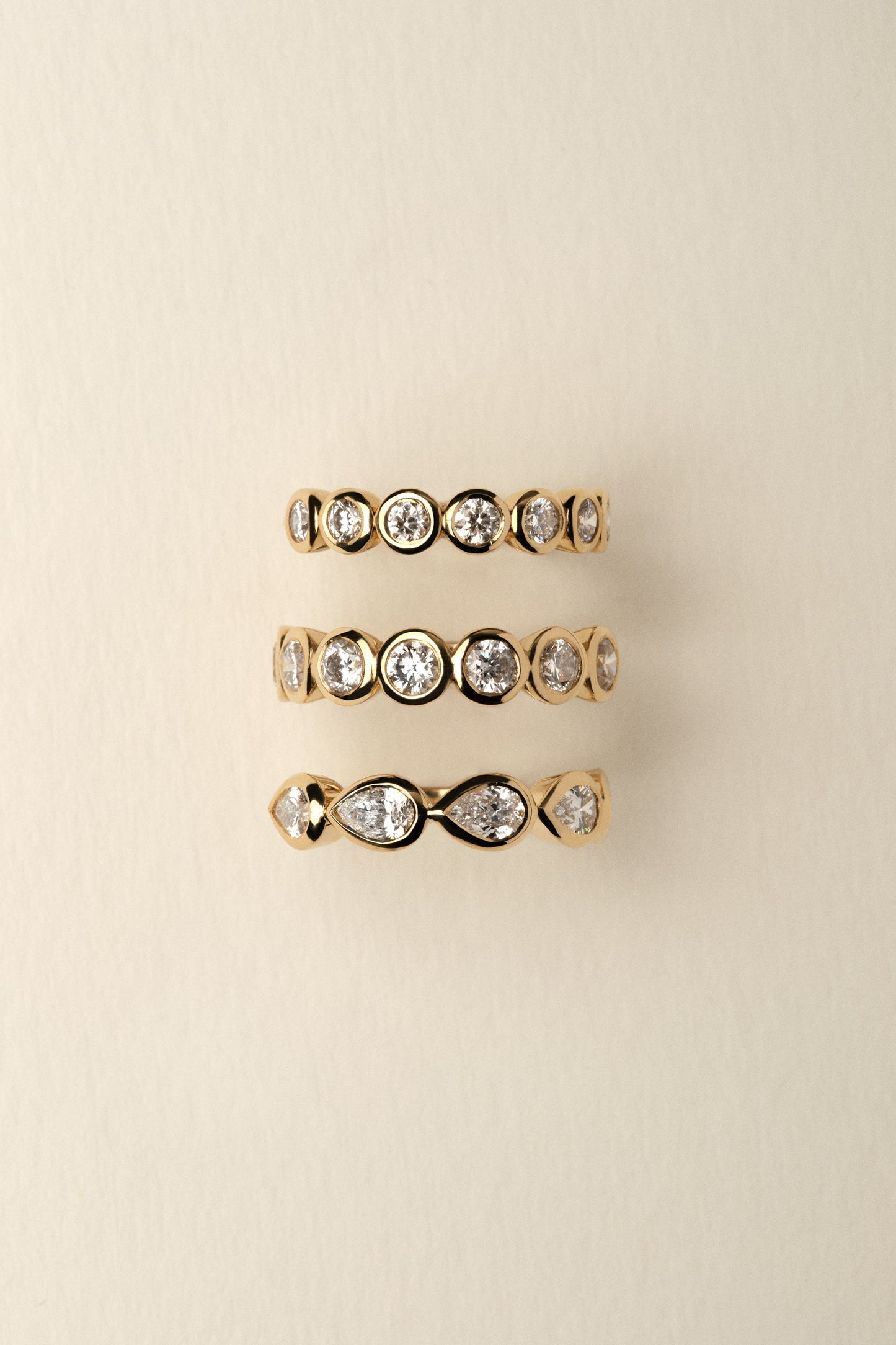 Round Diamond Bezel Band | 18K Yellow Gold